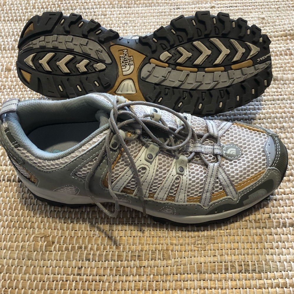 NORTH FACE Sz 8.5/40 Euro Great support for running/walking/hiking! - Picture 1 of 3